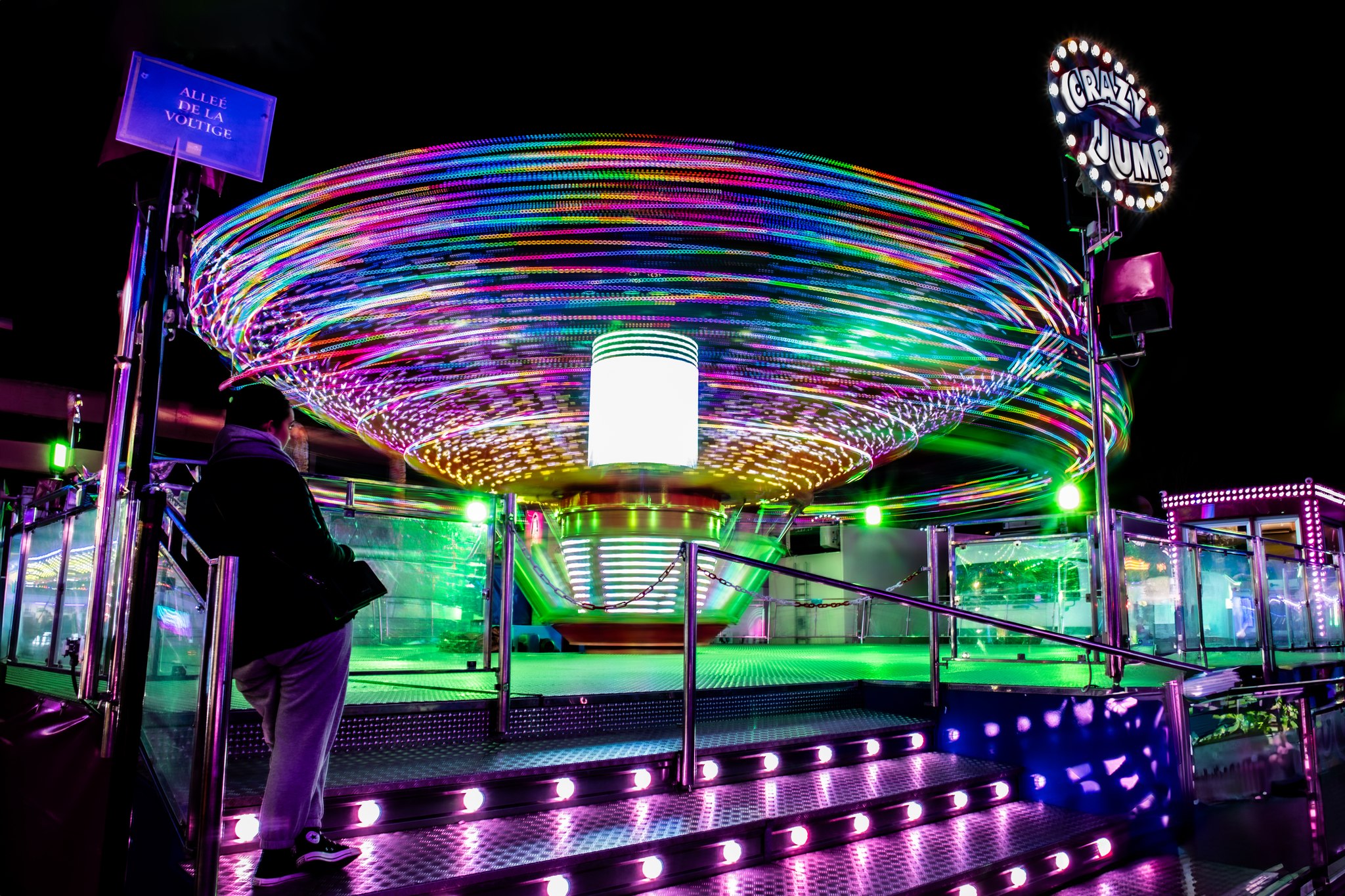 Article du blog Découvrons Troyes : Foire de Mars à Troyes : lumières, ambiance nocturne et photos colorées